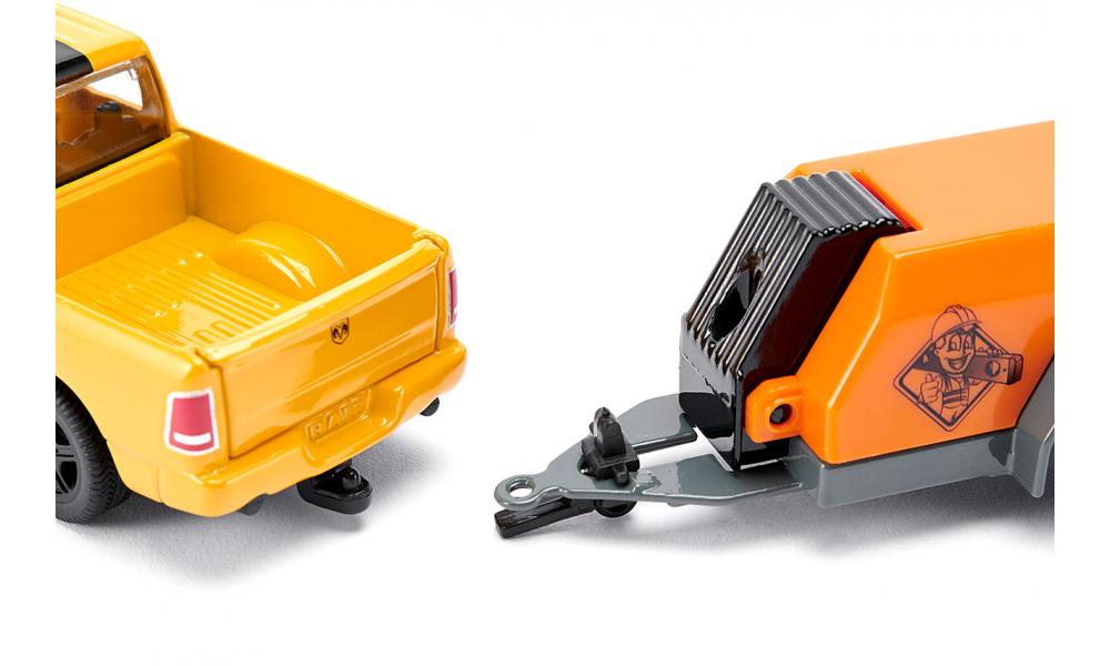 RAM 1500 con rimorchio con compressore 1/50 