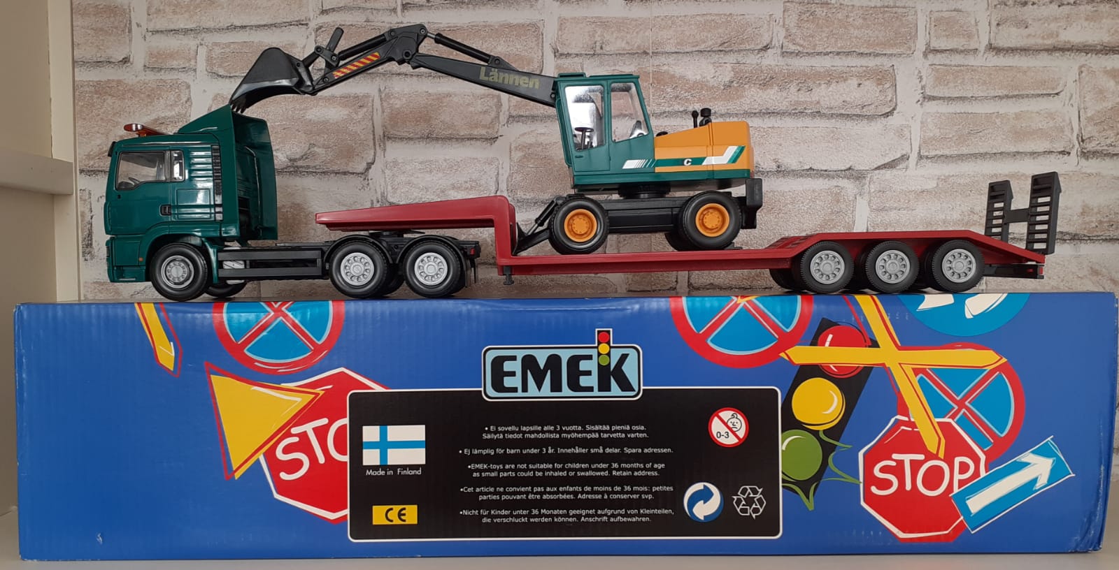 Camion Man TG-A Low Loader with Excavator Lannen