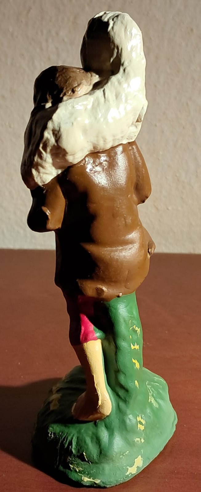 Pastore con pecora statuina in gesso 10cm