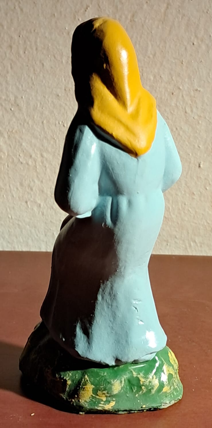 Lavandaia statuina in gesso 10cm