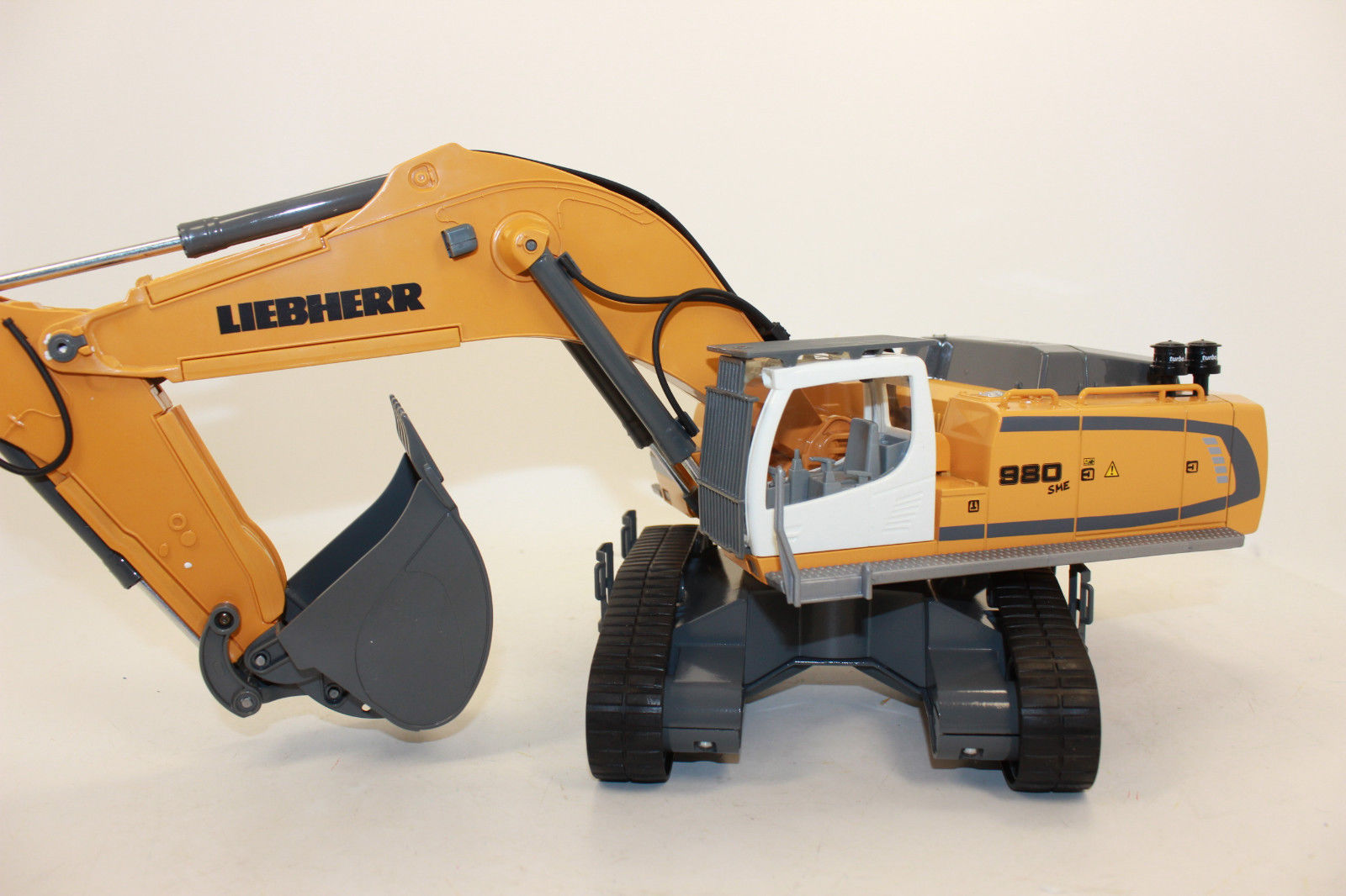 Escavatore liebherr radiocomandato
