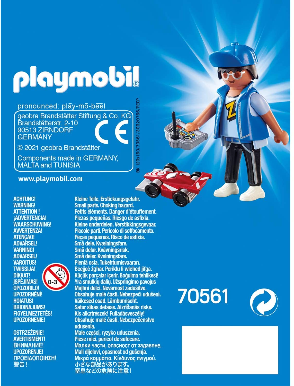 ragazzo con auto radiocomandata
