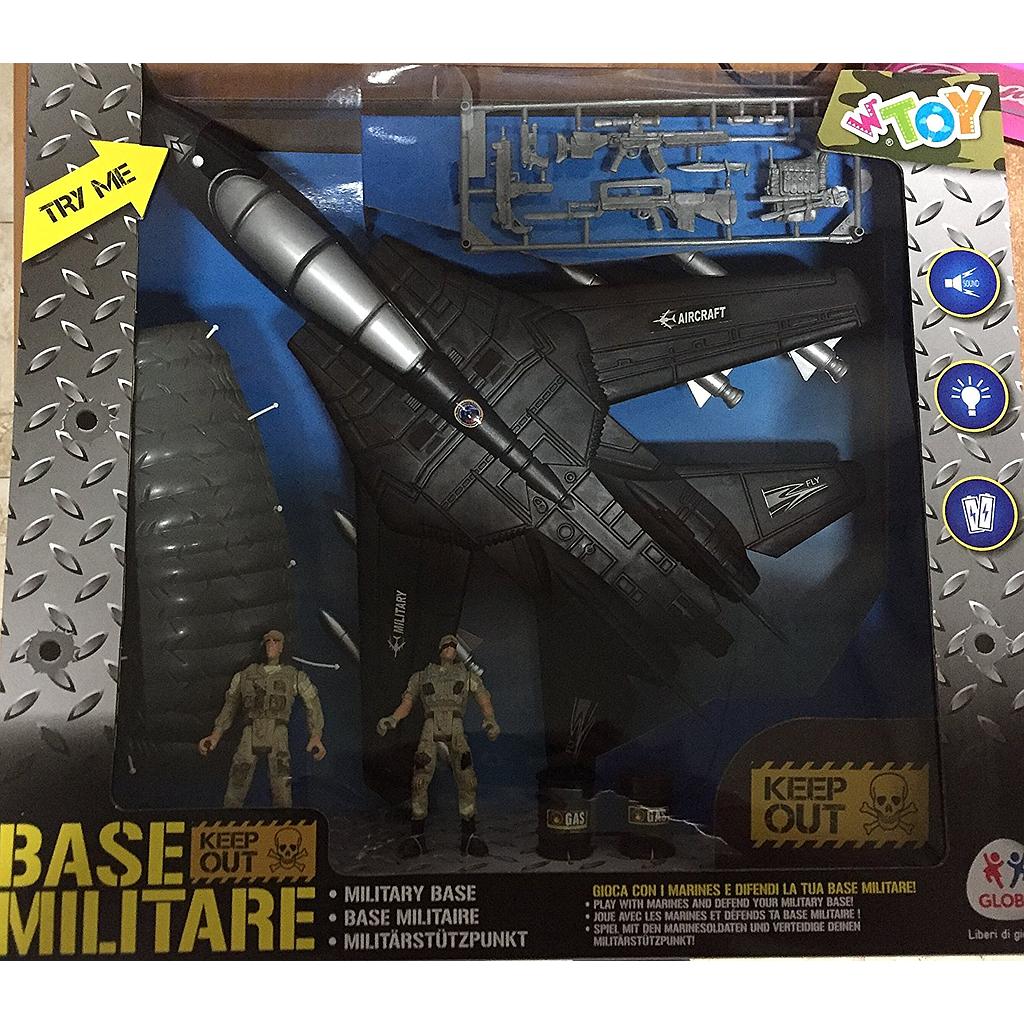 aereo militare con personaggi