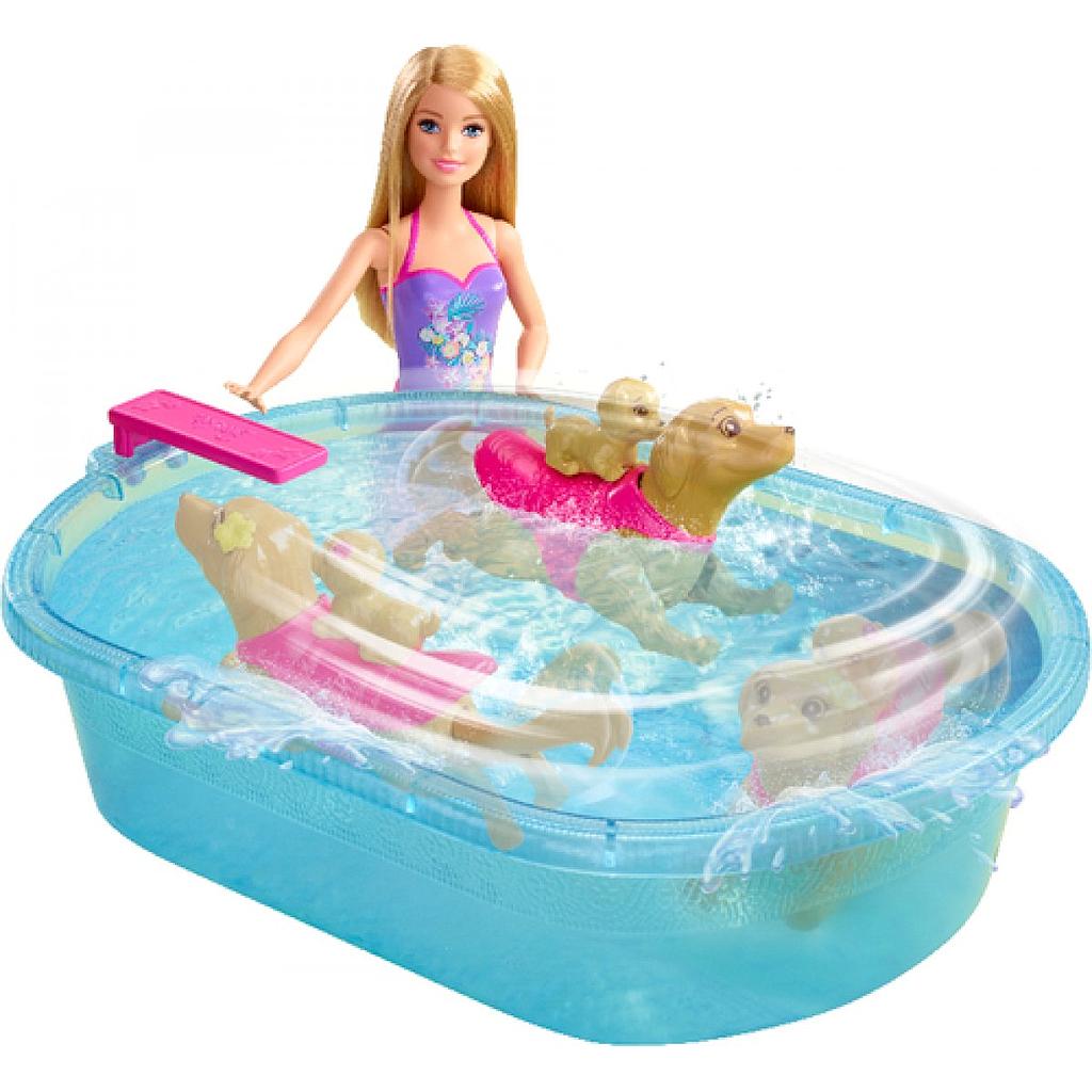 barbie nuota con i cuccioli