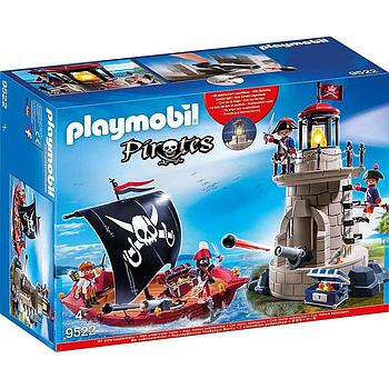 Pirati all'attacco dell'avamposto 
